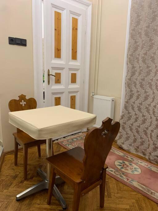 Central Location For One Person Budapest Extérieur photo